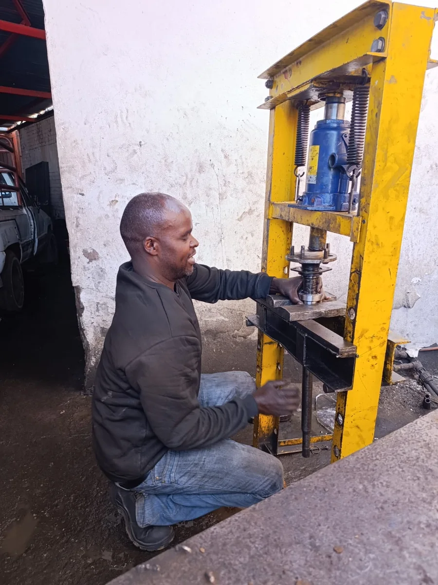 Hydraulic bearing press work at Metro Chris AutoWorks