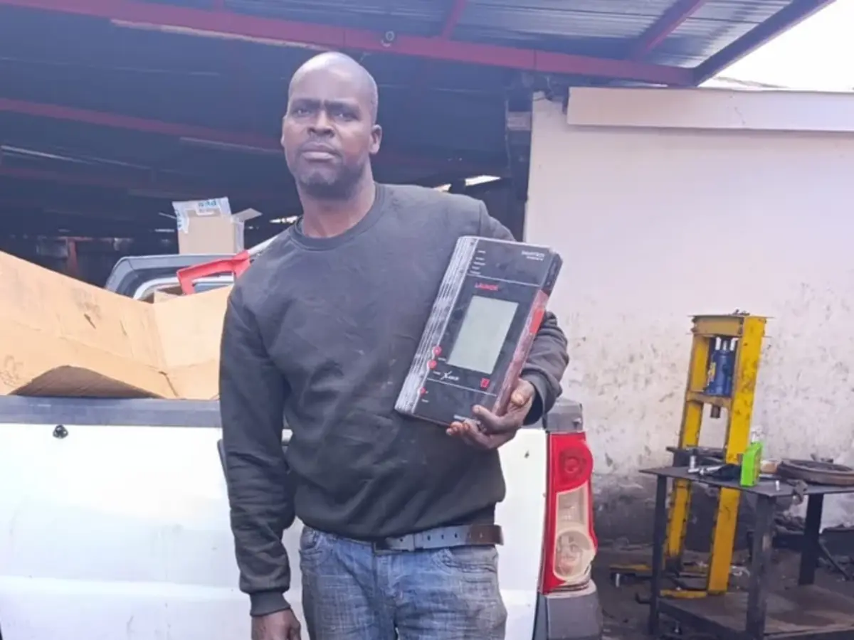 Diagnostic equipment at Metro Chris AutoWorks