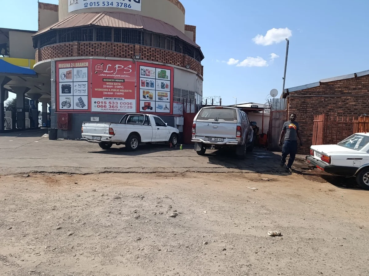 Metro Chris AutoWorks entrance immediately to the right of LPS Spares in Musina